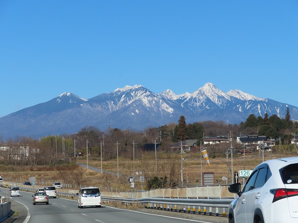 中央自動車道から八ヶ岳を望む