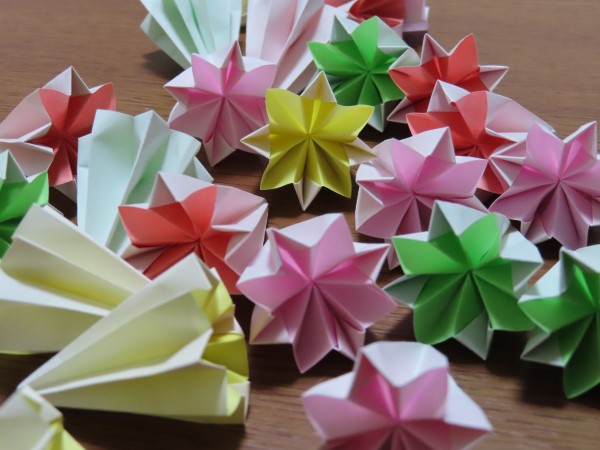 セリアのグラデーション折り紙を40枚使って伝承くす玉 | くるみおれんじ