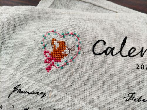 セリア　ファブリックカレンダーにクロスステッチ