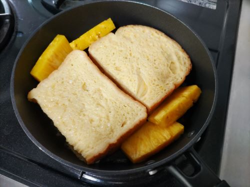 フレンチトースト パイン パイナップル